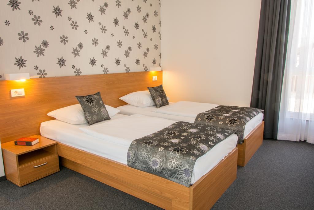 Hotel Delminivm ซาเกร็บ ภายนอก รูปภาพ